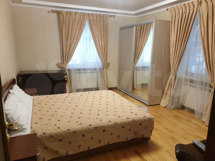 Дом 250 м² на участке 1 сот.