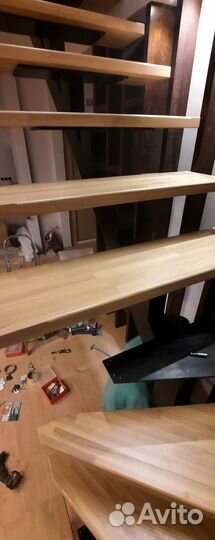 Лестница на металлокаркасе интерьерная