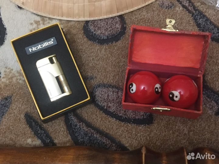 Булава, китайский фонарь, шары, зажигалка