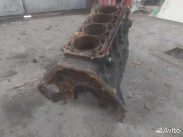 Блок цилиндров двигателя Мерседес ом111