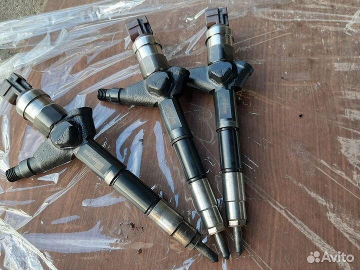 Форсунка дизельная Nissan x-trail t30 095000-0510