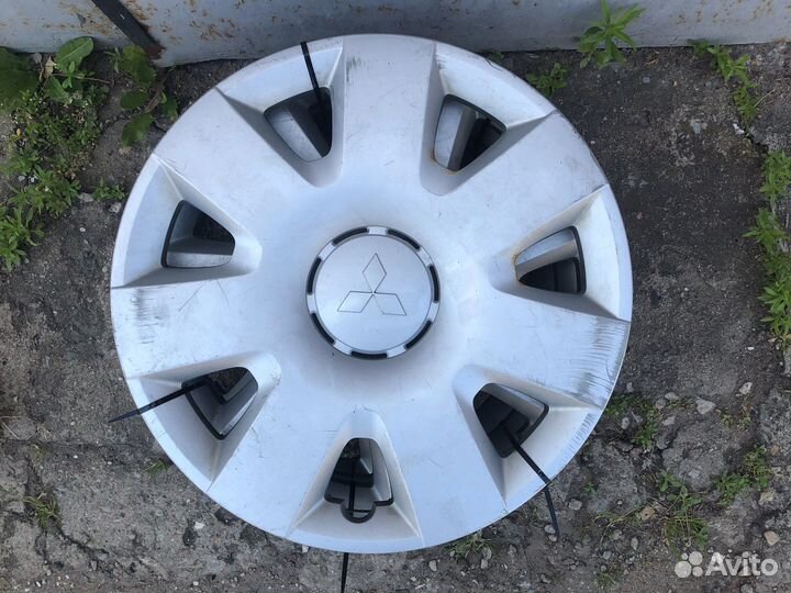 Оригинальные Колпаки на Митцубиси 16