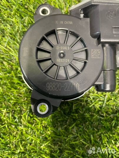 Моторчик стеклоподъемника задний правый Honda HR-V