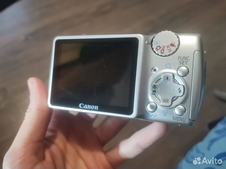 Продаю миленький фотоаппарат Canon