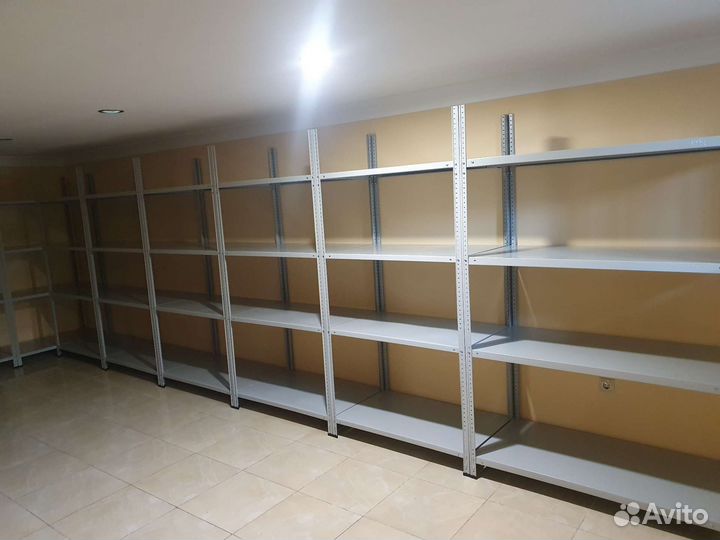 Металлический стеллаж полки