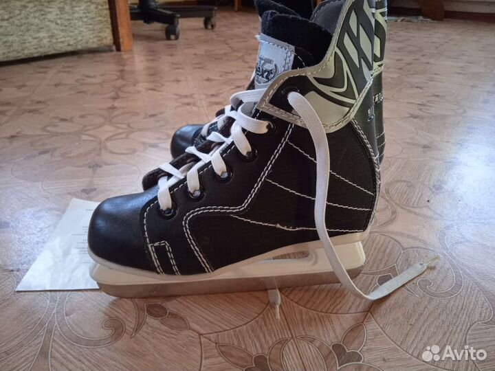 Коньки хоккейные