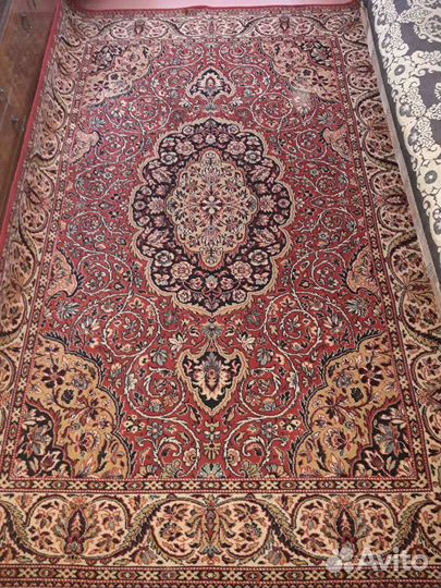 Ковры шерстяные 2.4 на 1.5 м и 3 на 2 м