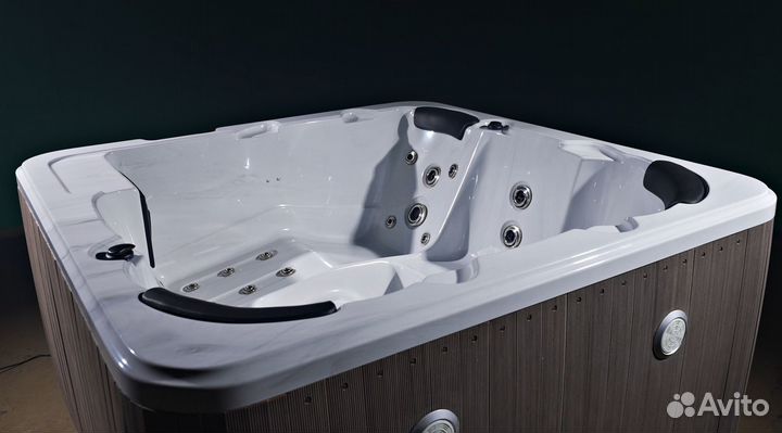 Гидромассажный спа бассейн