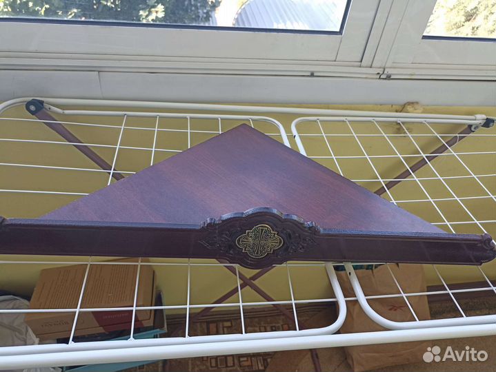 Угловая полка для икон