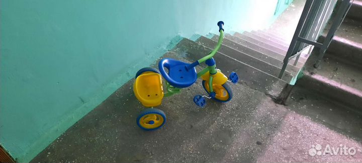 Трехколесный велосипед для малышей