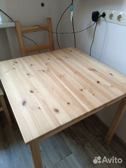 Стол кухонный массив сосны 75х75