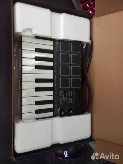 Синтезатор akai MPK Mini Play