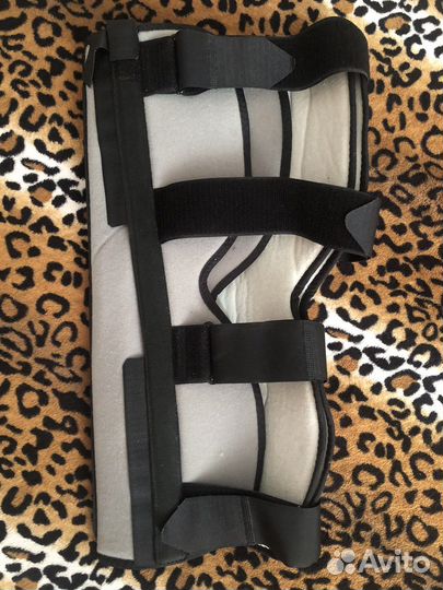 Тутор на коленный сустав новый