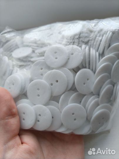 Пуговицы белые 2,5см