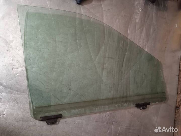Стекло двери передней левой Dodge Grand caravan 4