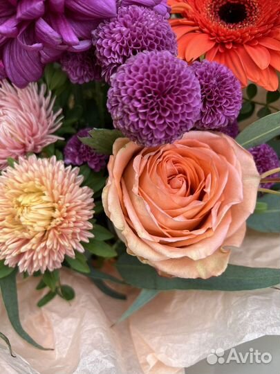 Букет с хризантемой, розой и герберами
