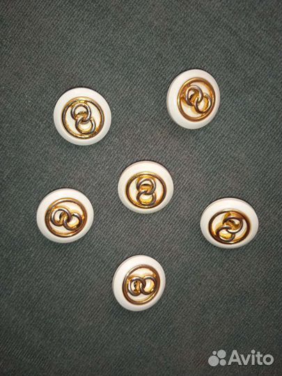 Пуговицы с логотипом молочно-золотые 20мм., 6шт