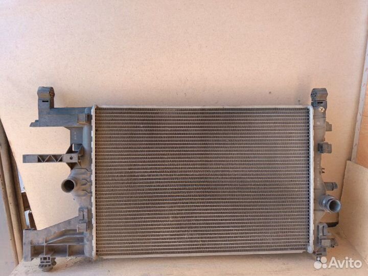 Радиатор охлаждения (основной) Opel Astra J 1.4