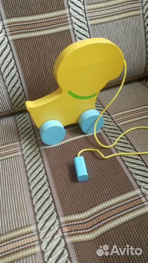 Деревянная каталка собака томик