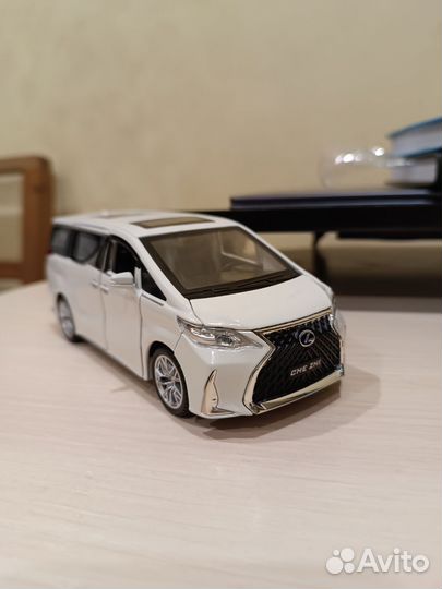 Машинка коллекционная Металлическая Lexus LM300h