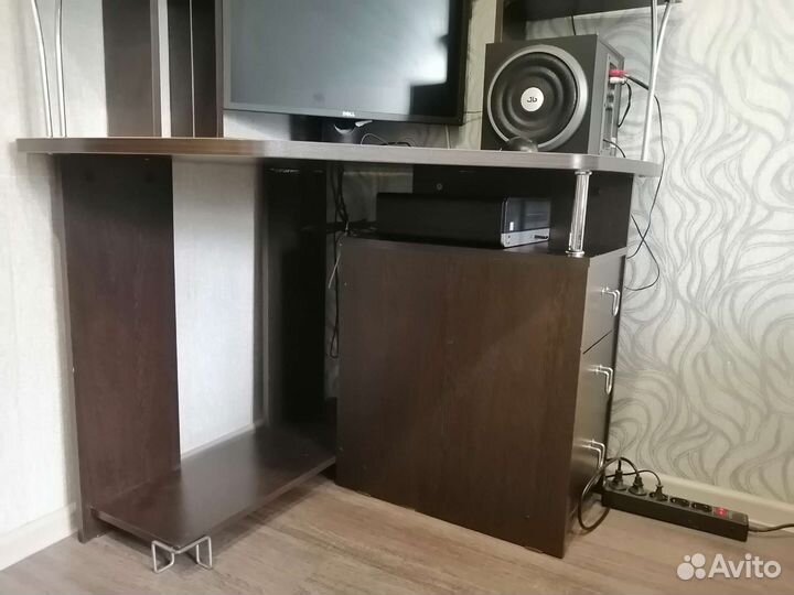 Компьютерный стол