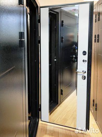 Дверь с терморазрывом и зеркалом Изотерма