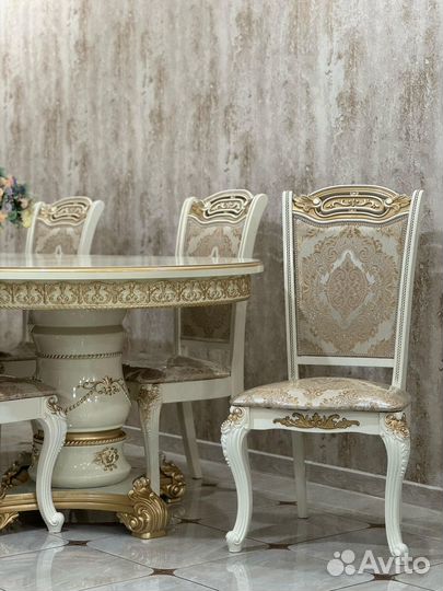 Столы и стулья