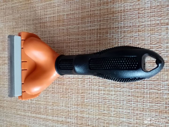 Расчёска-фурмиратор для вычёсывания собак и кошек