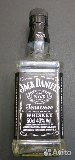 Пустые бутылки для коллекции