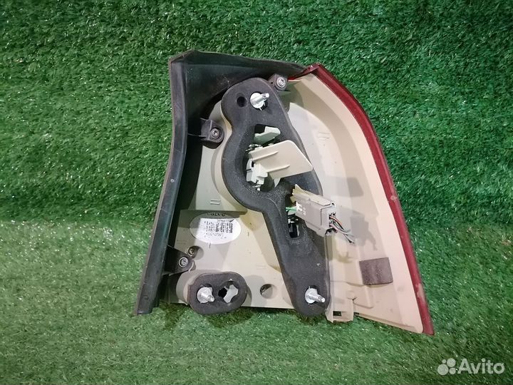 Фонарь (стоп сигнал) левый 30698983 Volvo V70 BW б