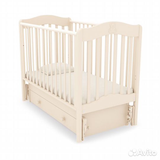 Детская кроватка и пеленальный комод