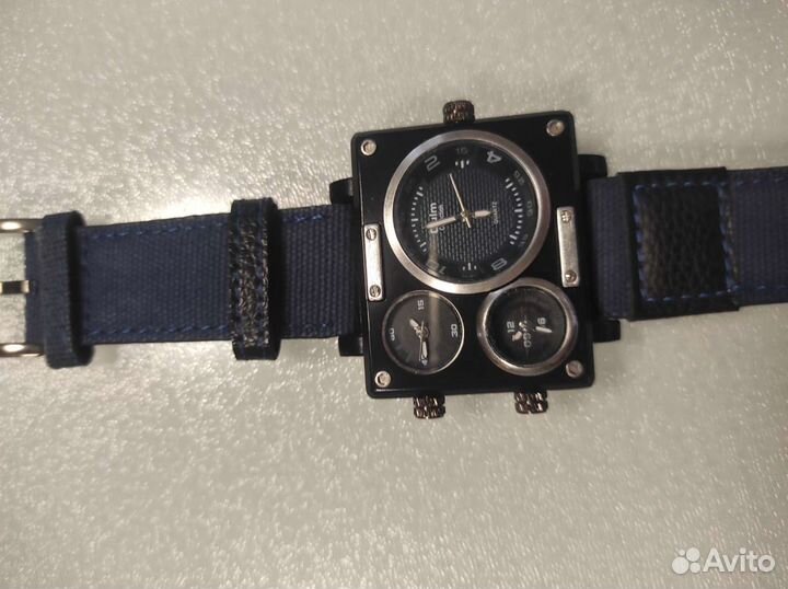 Часы Oulm стальные