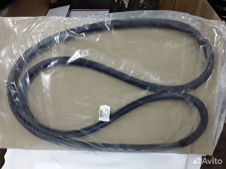 Уплотнитель правой двери Audi A1 новый