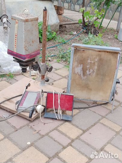 Фотоувеличитель, глянцеватель, красная лампа