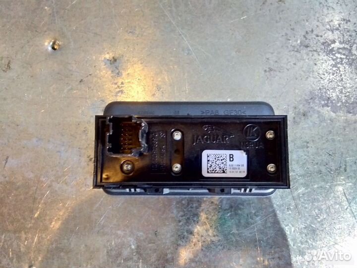 Кнопка открывания багажника Land Rover Range Rover