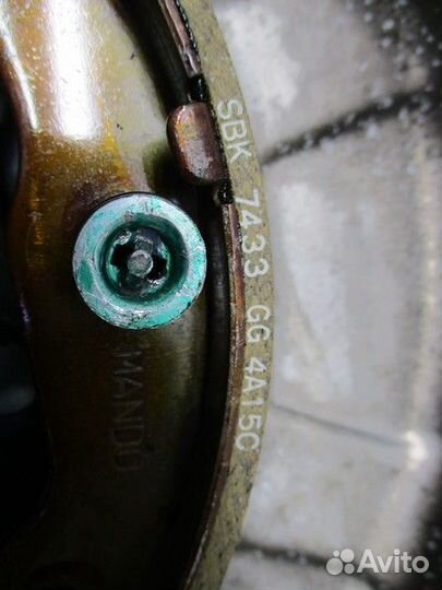 Щит опорный задний левый Kia Quoris KH