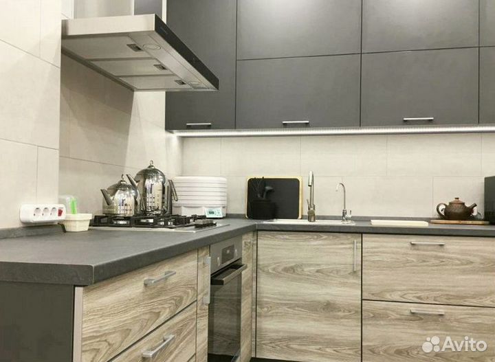 Кухонный гарнитур в стиле хай тек