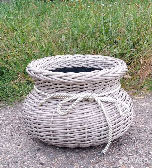 Кашпо из ротанга