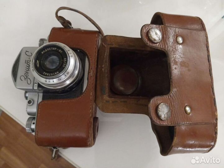 Советский фотоаппарат Зенит