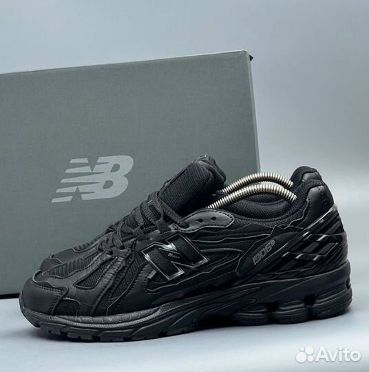 Новинка New Balance 1906