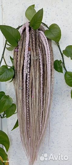 Модель на де дреды и де косы