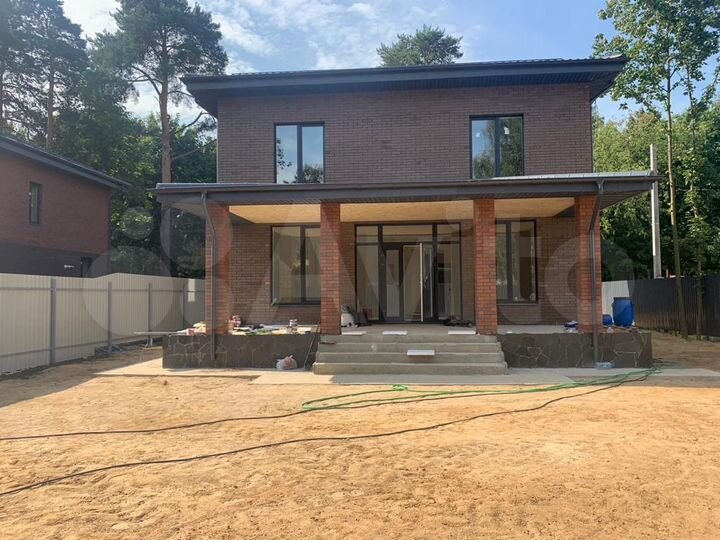 Коттедж 208,5 м² на участке 9,1 сот.