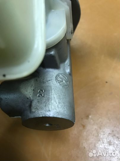 Главный тормозной цилиндр под ABS Passat B4 Golf 3