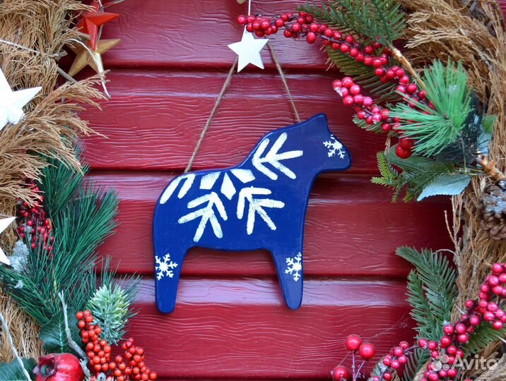 Новогодний сувенир сканди лошадка деревянная