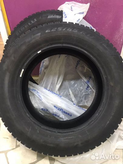 Pirelli Ice Zero 2.25/65 R17