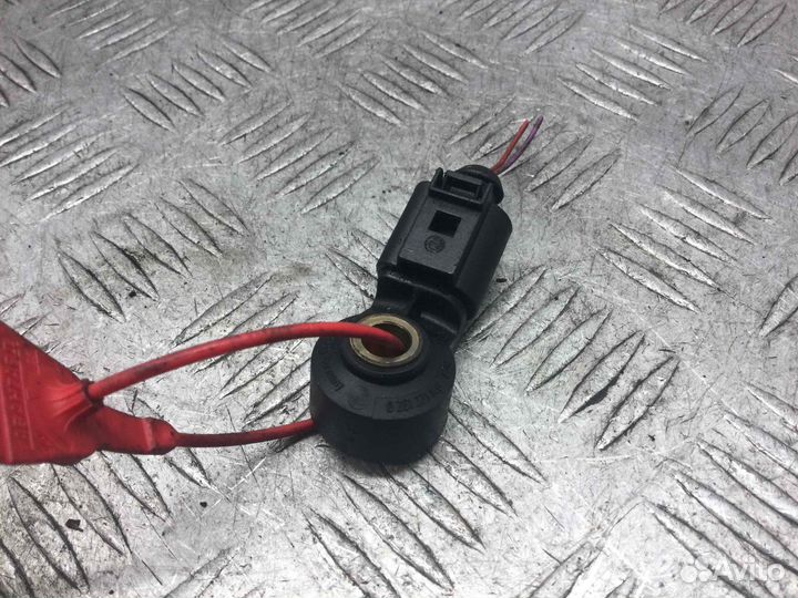 Датчик детонации Volkswagen Golf 0261231146 Axw