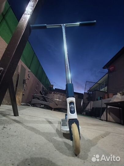 Трюковой самокат Vokul solo белый