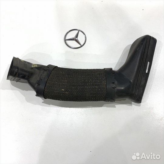Патрубок воздушного фильтра правый Мерседес