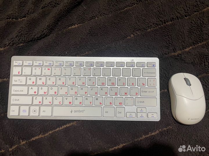Беспроводная мышь и клавиатура в комплекте
