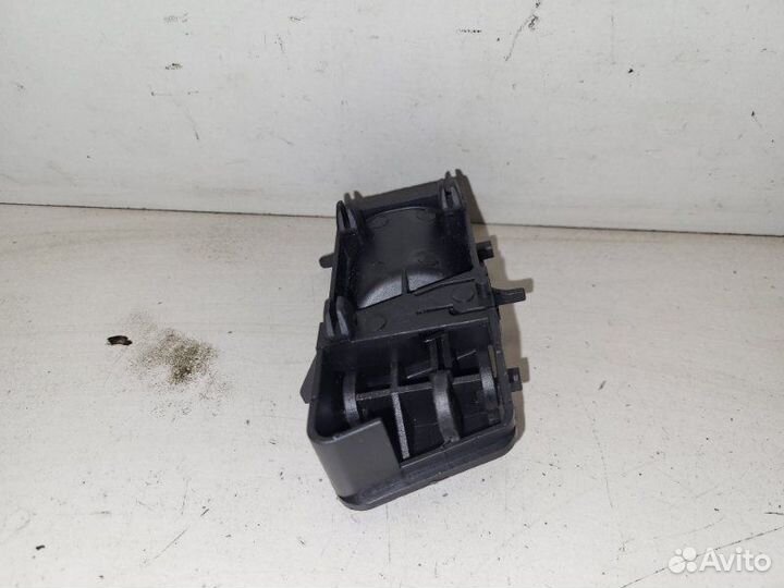 Ручка двери внутренняя правая Volkswagen Passat